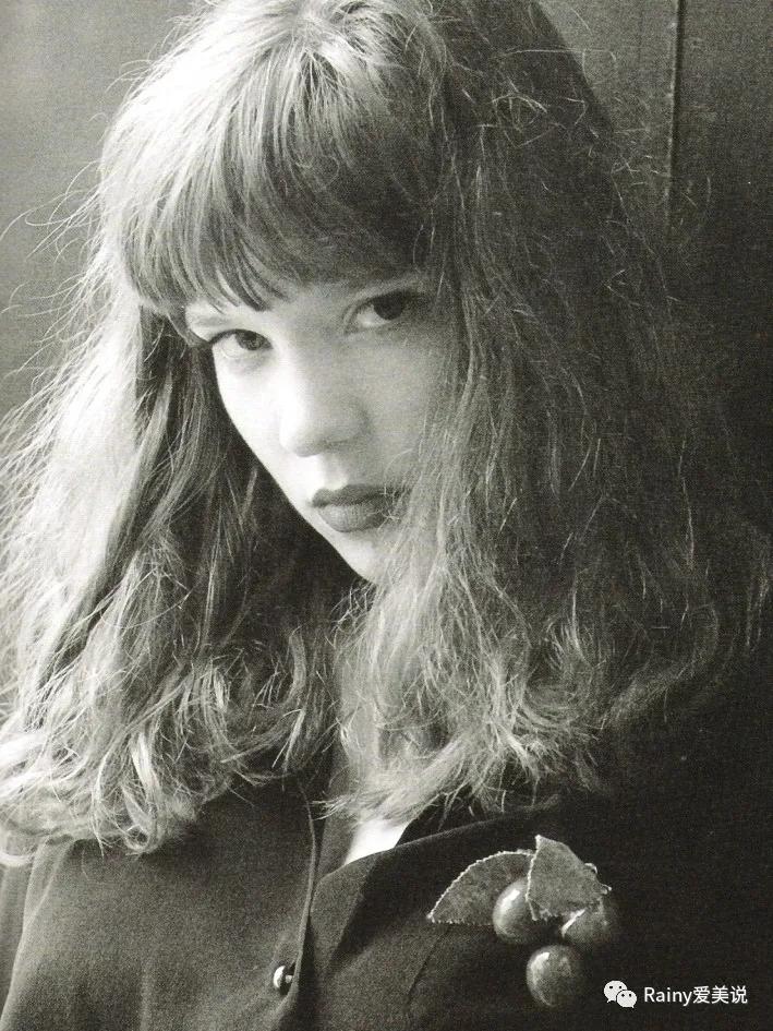 牙缝大、脸盘方，这位“法兰西玫瑰”是怎么美出了自己的特色？