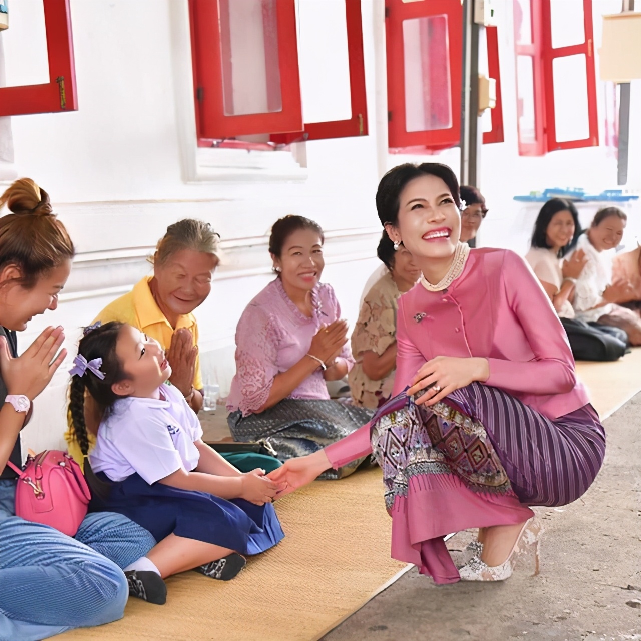 泰国公主诗妮娜,泰国公主惊艳出场