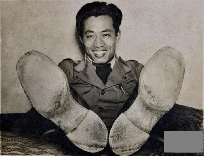 中国小伙子环游世界,希特勒竟与他畅谈2天,还给他画了一幅画像