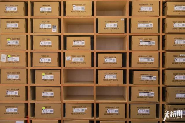 aj 1最好看配色男低帮 (aj1最新配色大全图片低帮)