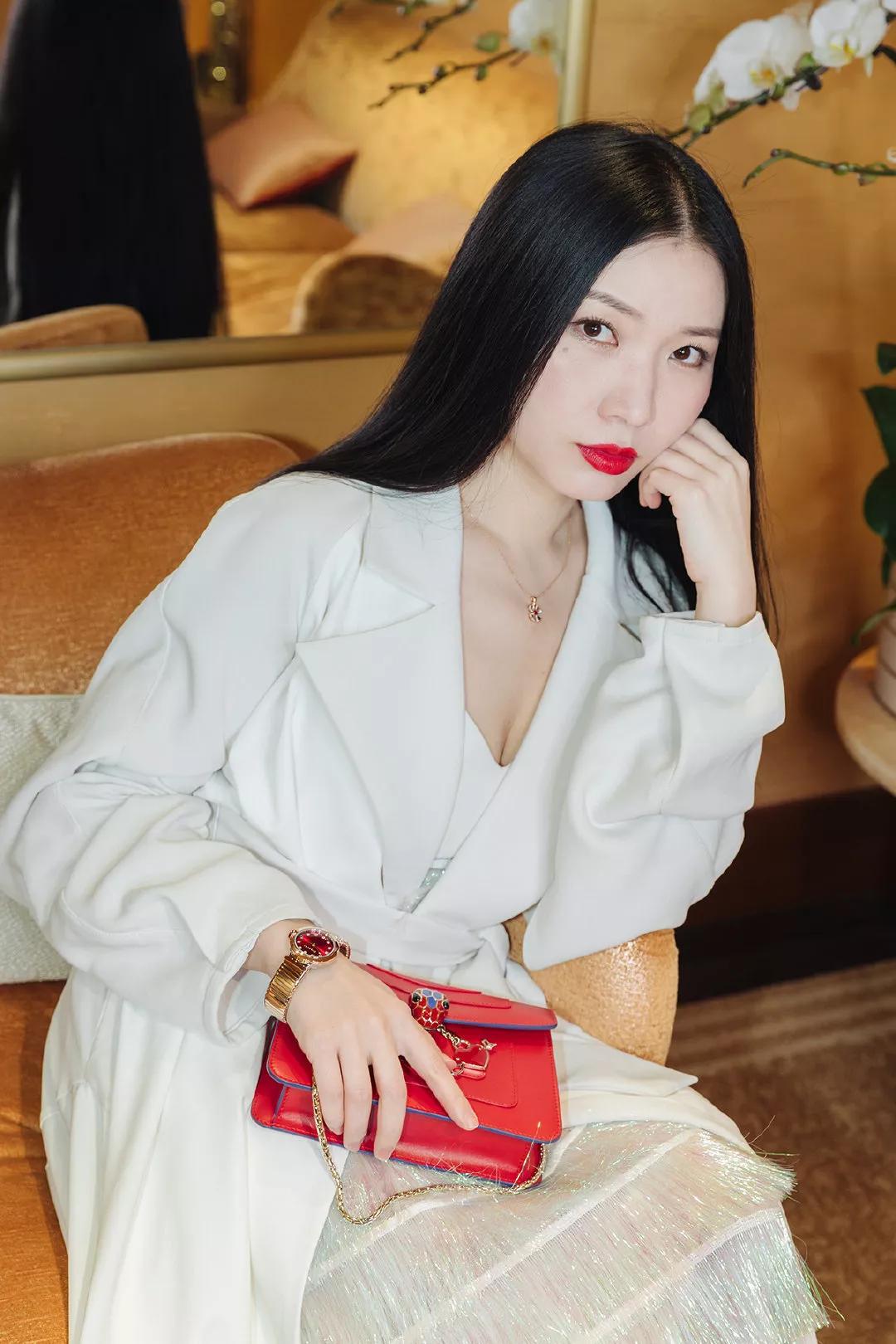 适合年轻人戴的黄金项链转运,如何佩戴适合自己的首饰转运