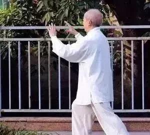 为什么香港人寿命最高,为何香港人寿命那么长