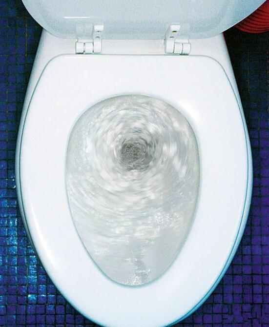 马桶冲力下降怎么办？内行人只用了1招，冲力立马强10倍