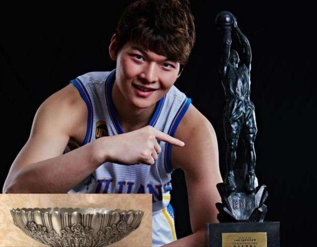 CBA现役十大本土中锋，上海签下MVP，北京双星被低估，谁接班周琦