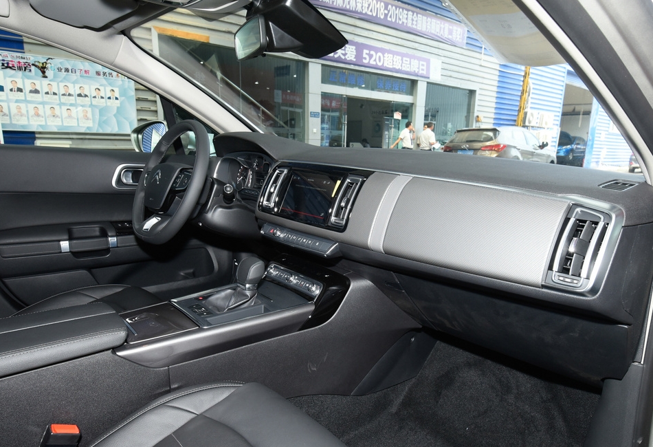 雪铁龙c6对比宝马5系,雪铁龙c6与宝马5系