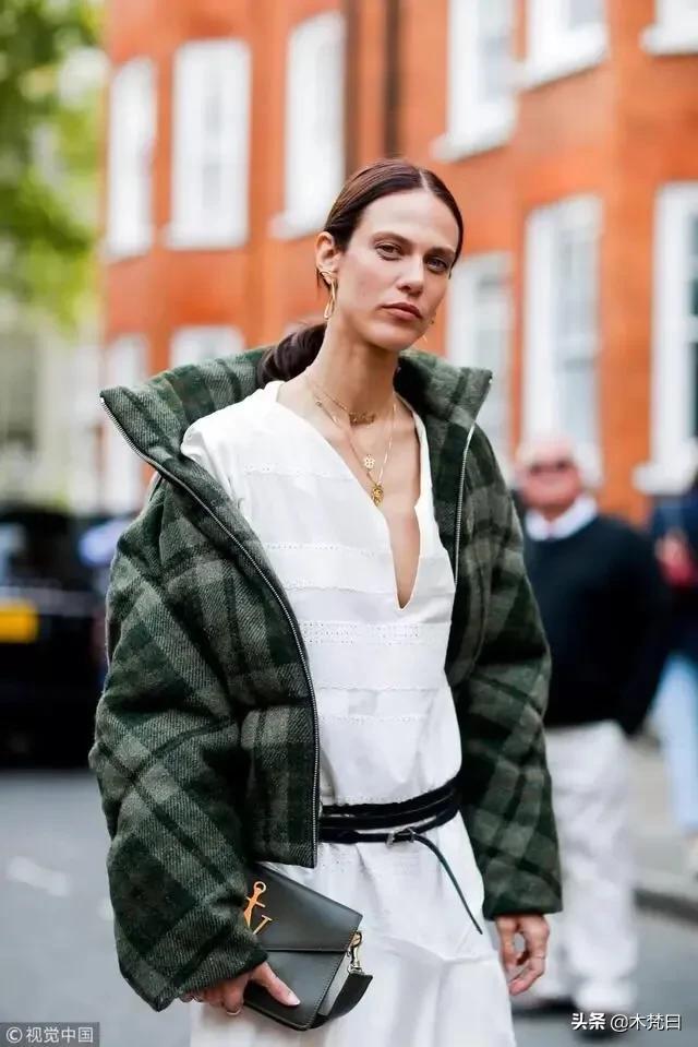 羽绒服谁都有，“懂买”羽绒服没几个，怎么选才能既保暖又时髦