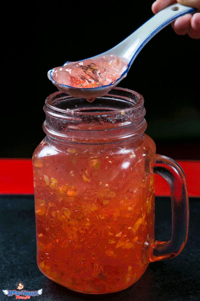 当成都老板爱上沈阳老雪,他开的串串香店锅底都有1瓶大绿棒