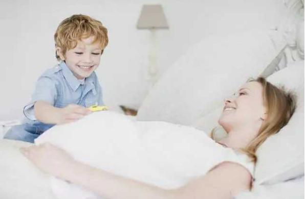 宝宝一惊一乍的是吓到了吗,盘点那些宝宝第一次被吓到的反应