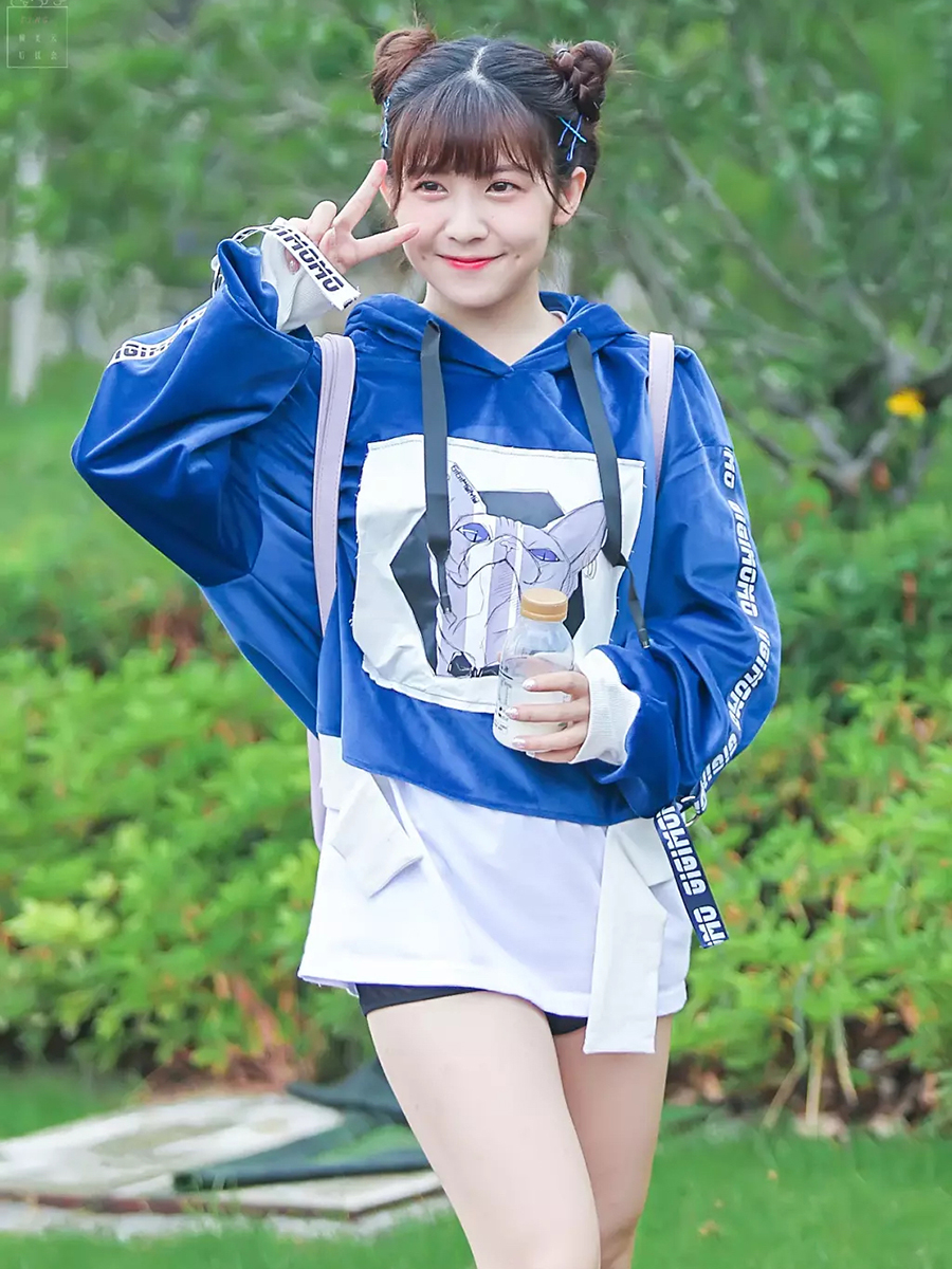 能把头发卷起来的发饰怎么戴,可以让两边头发蓬松起来的发饰