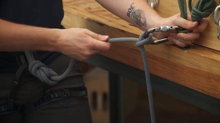 攀岩可以自动解开的绳子打结方法,攀岩怎么样打结可以来回收缩