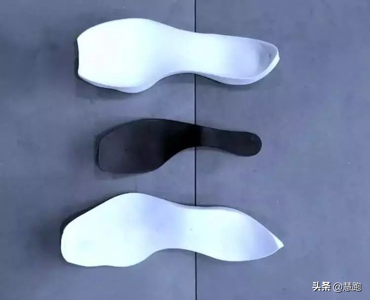 回弹超强的跑鞋,碳板跑鞋测回弹