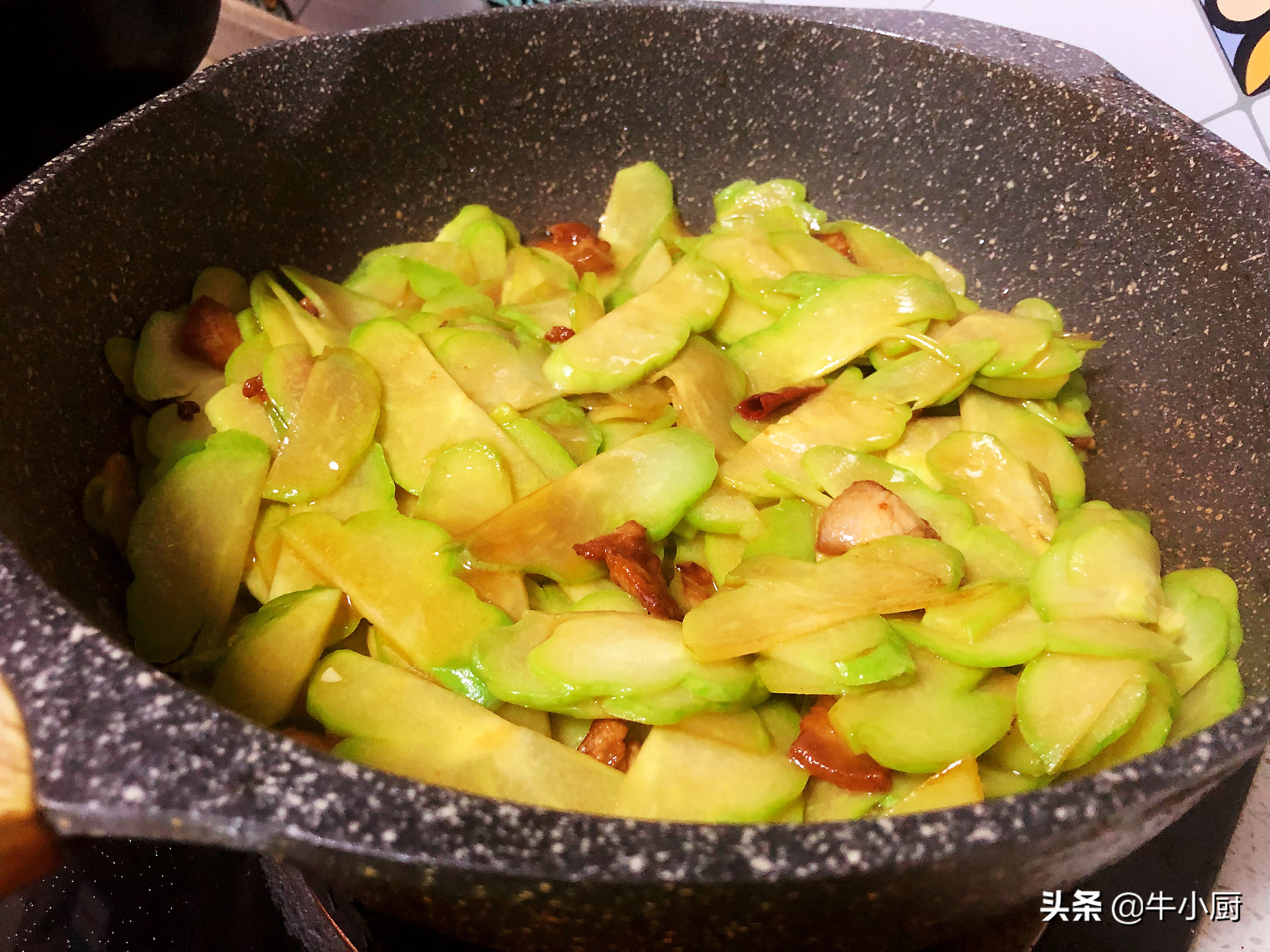 秋天这瓜刚刚上市，我一买就是10斤，耐贮存，多吃能增强抵抗力