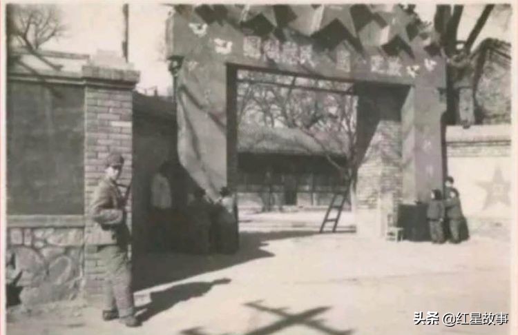 我的母校留下了太多童年的回忆,我的母校承载我们十年的青春