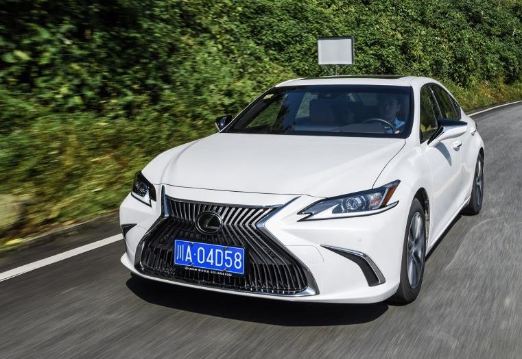 29万“低配”的雷克萨斯ES200值吗？车主开半年后，一肚子话要说