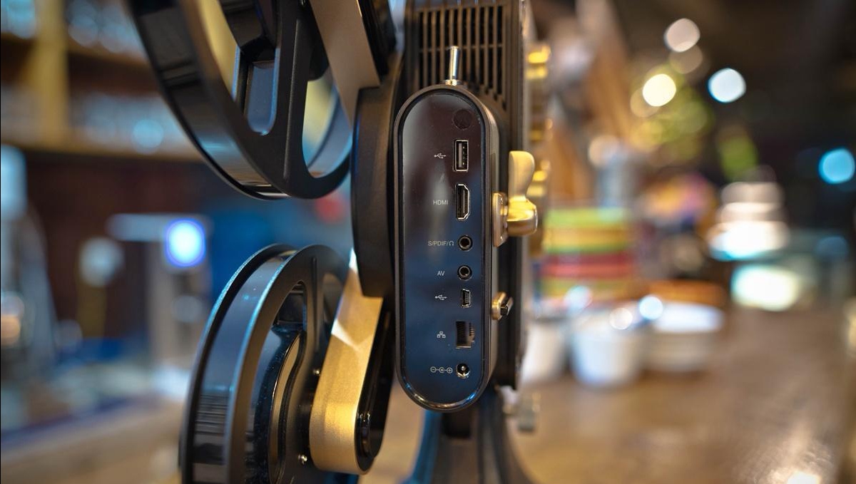 瞬间提升客厅格调，电影1895电影机体验