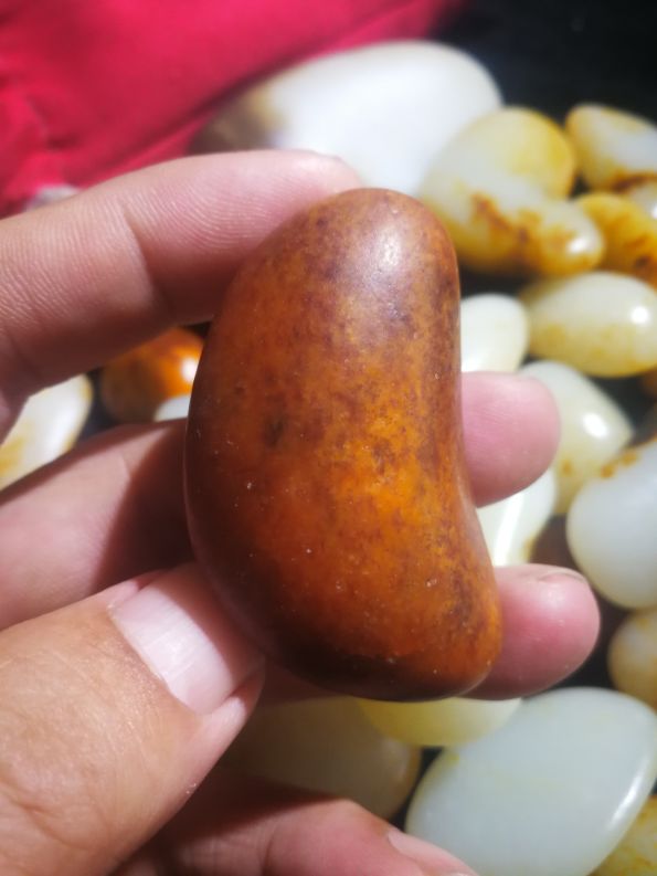 和田玉农盼望主播去村里直播帮忙出籽。