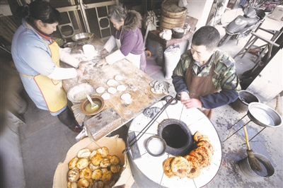 在饭店吃点热乎乎的,在外地热乎乎的饭菜就是幸福