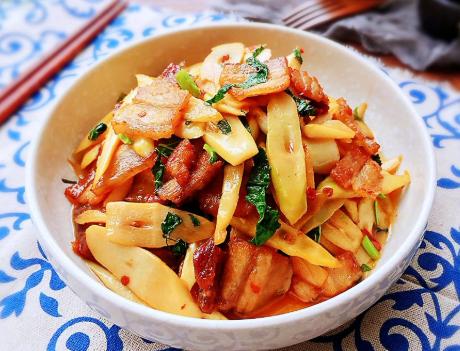 炒竹笋需要焯水吗?用冷水好还是热水?学会3点技巧,竹笋脆又嫩