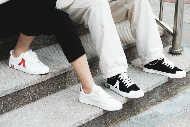 匡威conversechucktaylorpro蓝白,匡威不到两百元系列