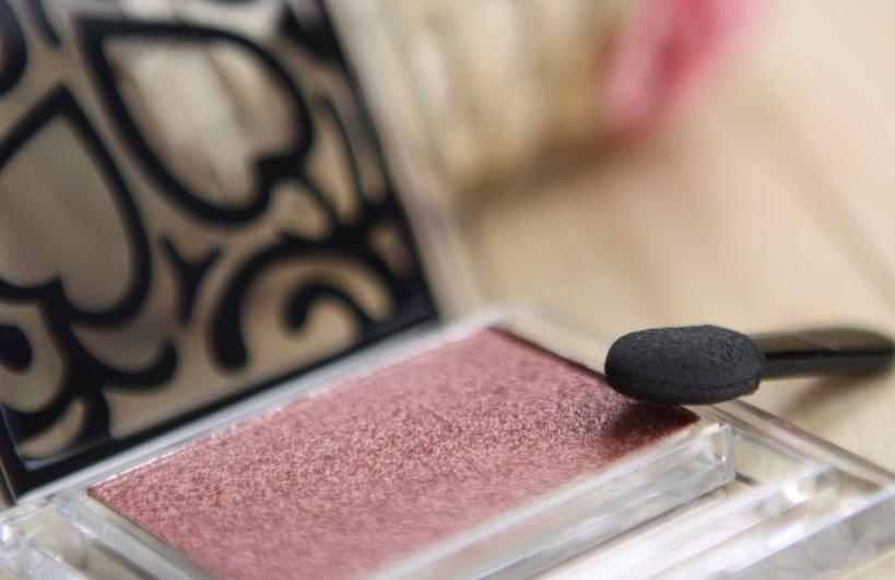 下眼线晕妆是什么原因,画眼线晕妆怎么办最有效方法