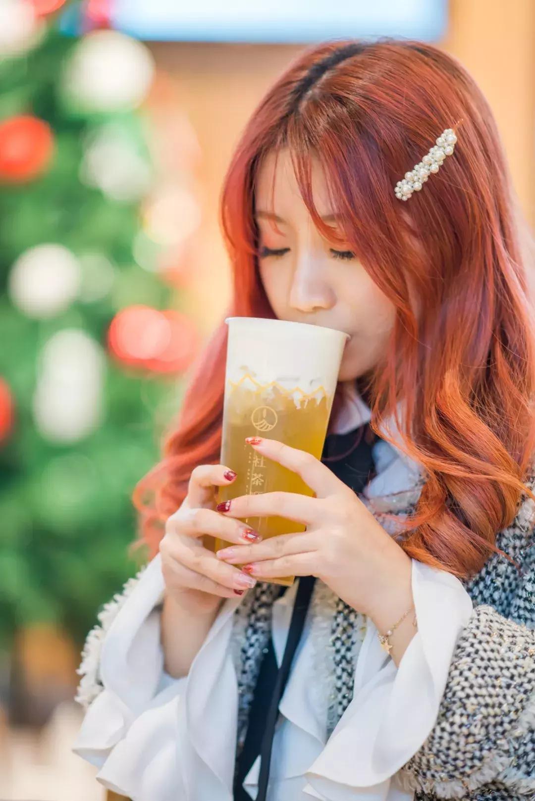 曝光！人广惊现1杯“少女*身失**茶”，快被小姐姐排疯了！