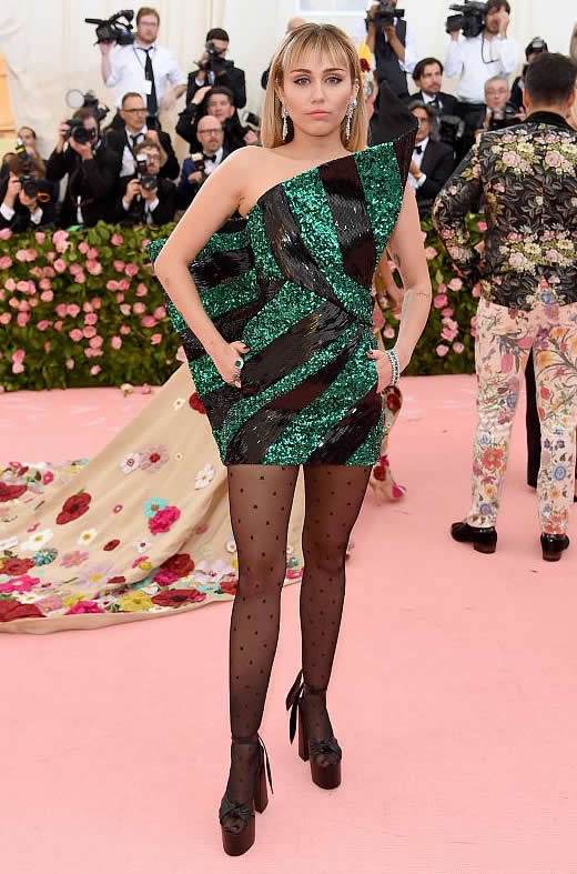 黑丝波点洋气款式,黑丝波点袜怎么搭配