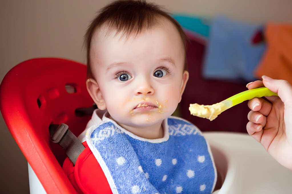 十个月宝宝厌奶只吃辅食怎么办,不吃奶了需要排残奶吗
