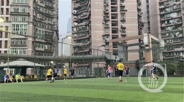 重庆最火爆的足球场,重庆空中球场视频