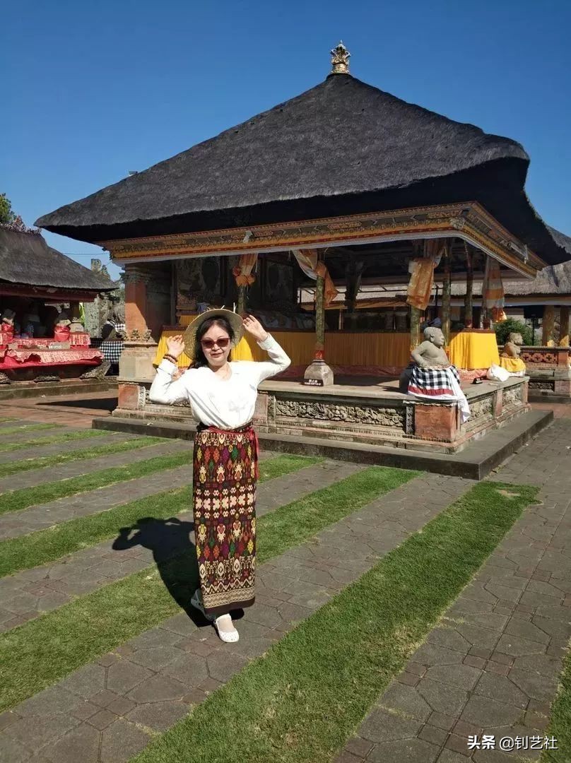 大妈旅游拍照姿势大全高级感,中国大妈旅游团拍照