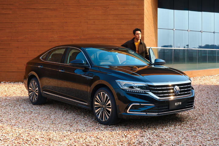 都是100万！丰田卖到断货，大众早已停产，难道VW标还不够高级？