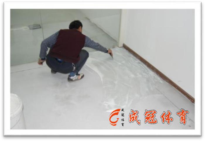 医院pvc地板胶怎么铺,幼儿园办公室地板胶怎么铺