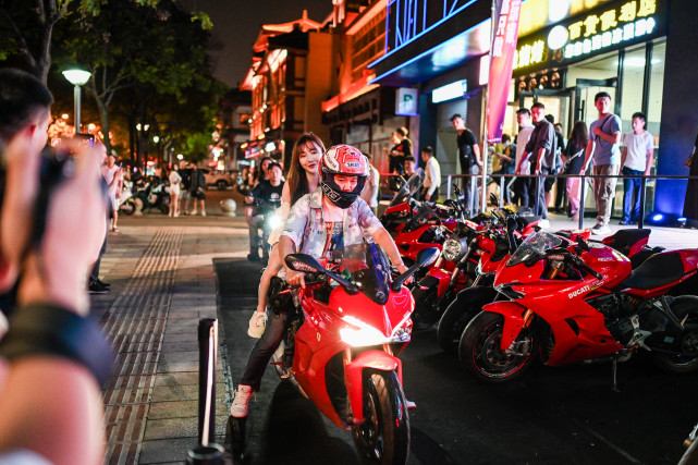 西安MG超玩会满月礼暨杜卡迪车友会在西安MIAMICLUB举办