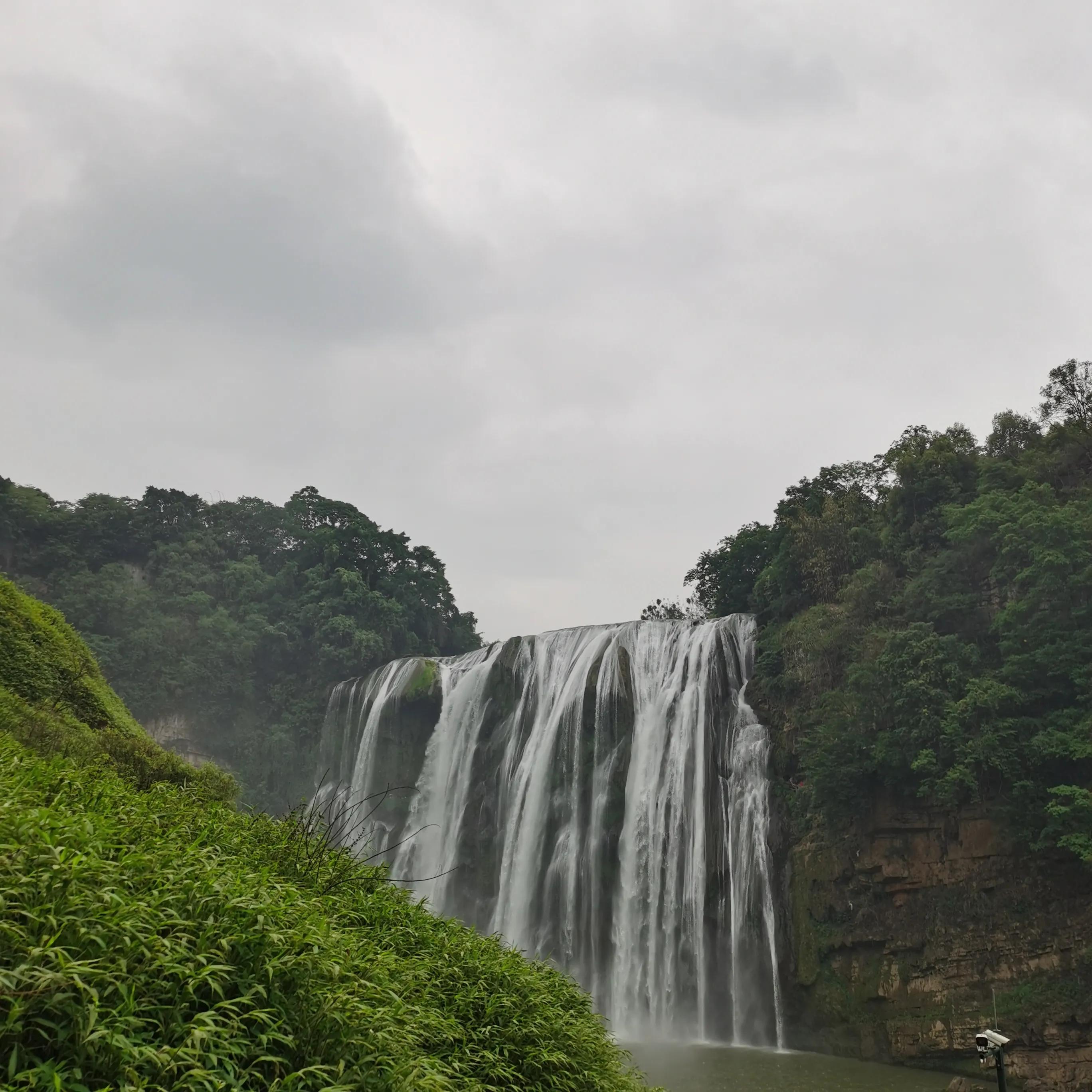 向南方和向北方,登上山顶看美景贵州黄果树瀑布