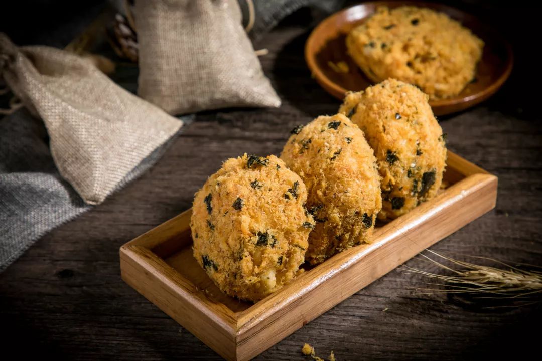 假的鸡蛋是如何做好的,假鸡蛋做熟了是什么