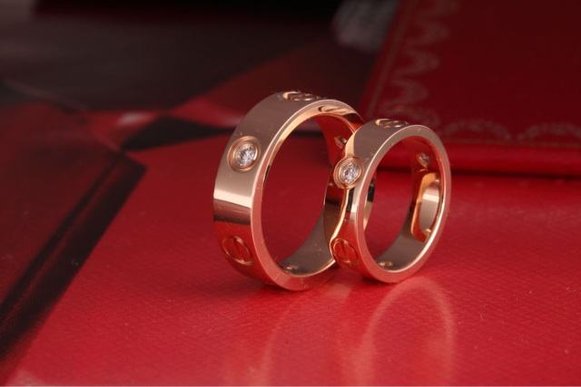 卡地亚戒指回收能卖多少钱一克,哪里有回收二手卡地亚戒指