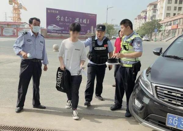 粗心考生走错考点、遗忘准考证！关键时刻，护考民警“飞车”护送