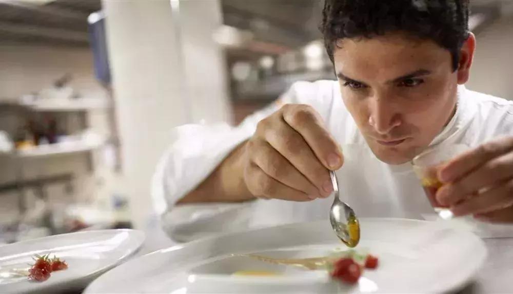 唯美食与爱不可辜负上下句,唯美食和爱不可辜负出自哪里