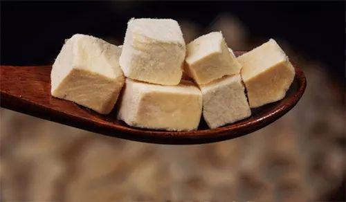 最便宜又最健康的猫咪零食,推荐给猫咪买的零食科普