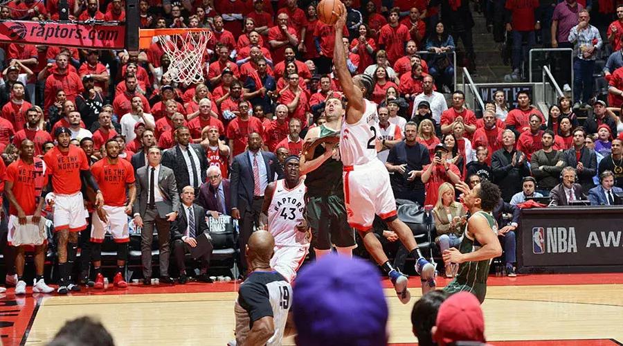 莱昂纳德詹姆斯的力量,莱昂纳德年轻时也是个盛世美颜