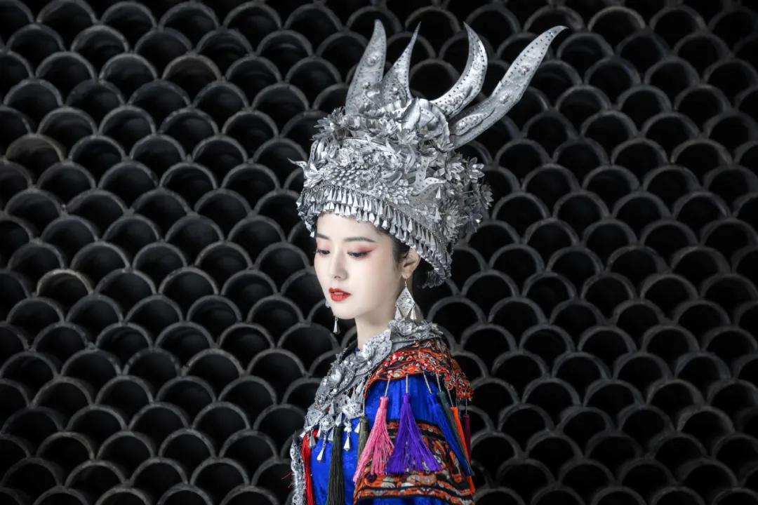 护士小姐用5毛钱的易拉罐，随手一剪猛翻千万倍，网友：手艺牛逼