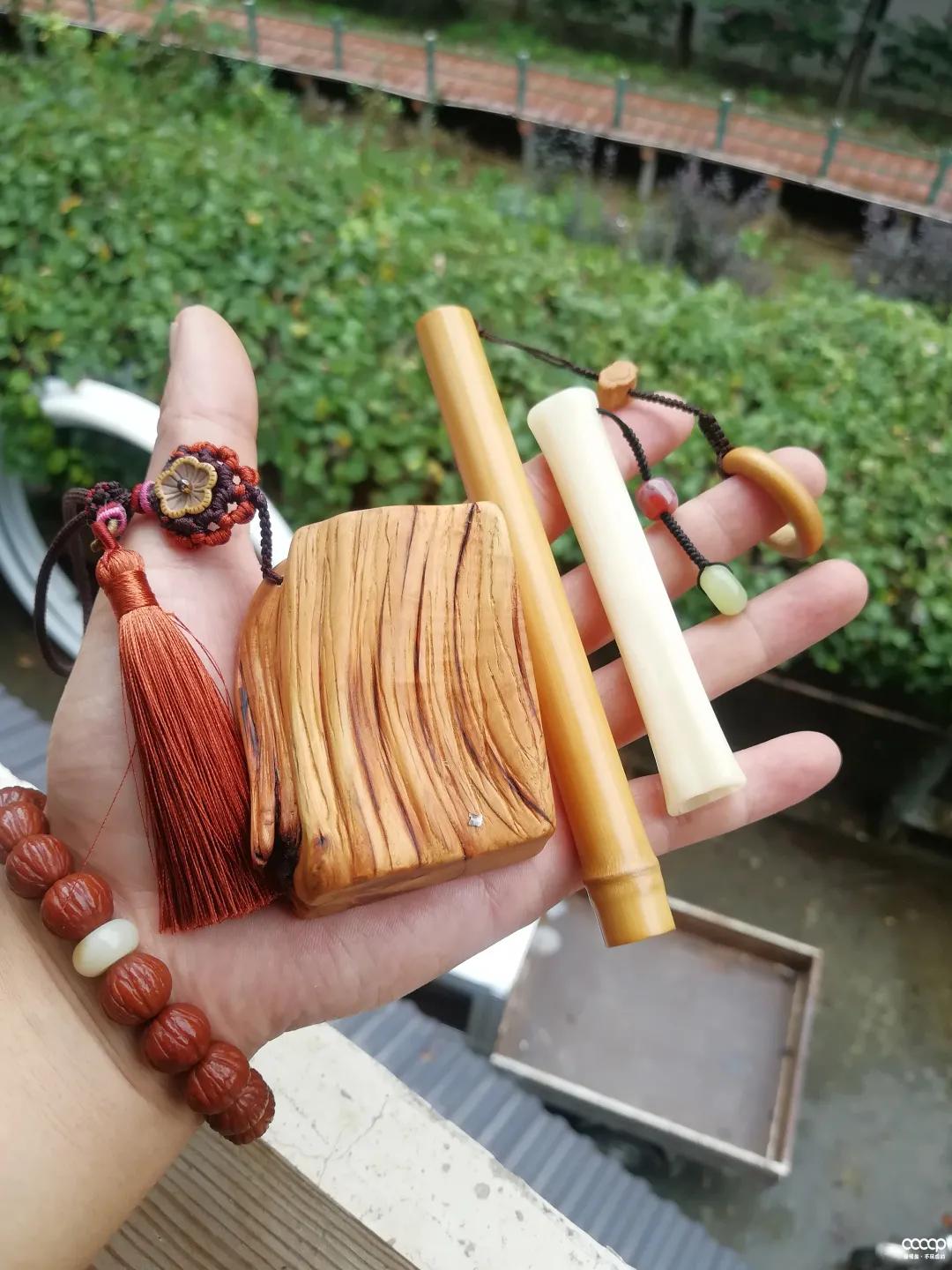 他试了一瓶“印度神油”，盘串6年，包浆妙啊