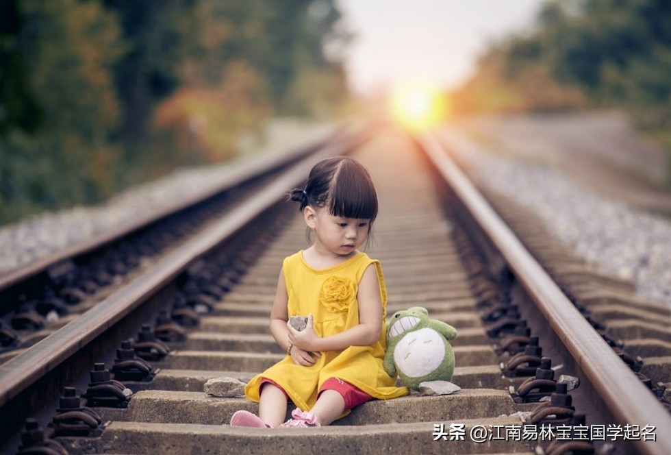 起名字诗经楚辞四个字好听,楚辞诗经取名女孩独一无二名字