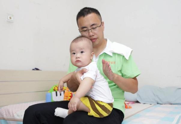 宝宝拍了嗝还吐奶是什么原因,宝宝拍过嗝还吐奶怎么回事