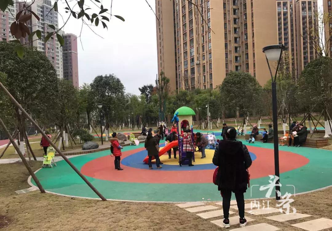 内江花萼湿地公园篮球场,内江体育中心羽毛球场免费