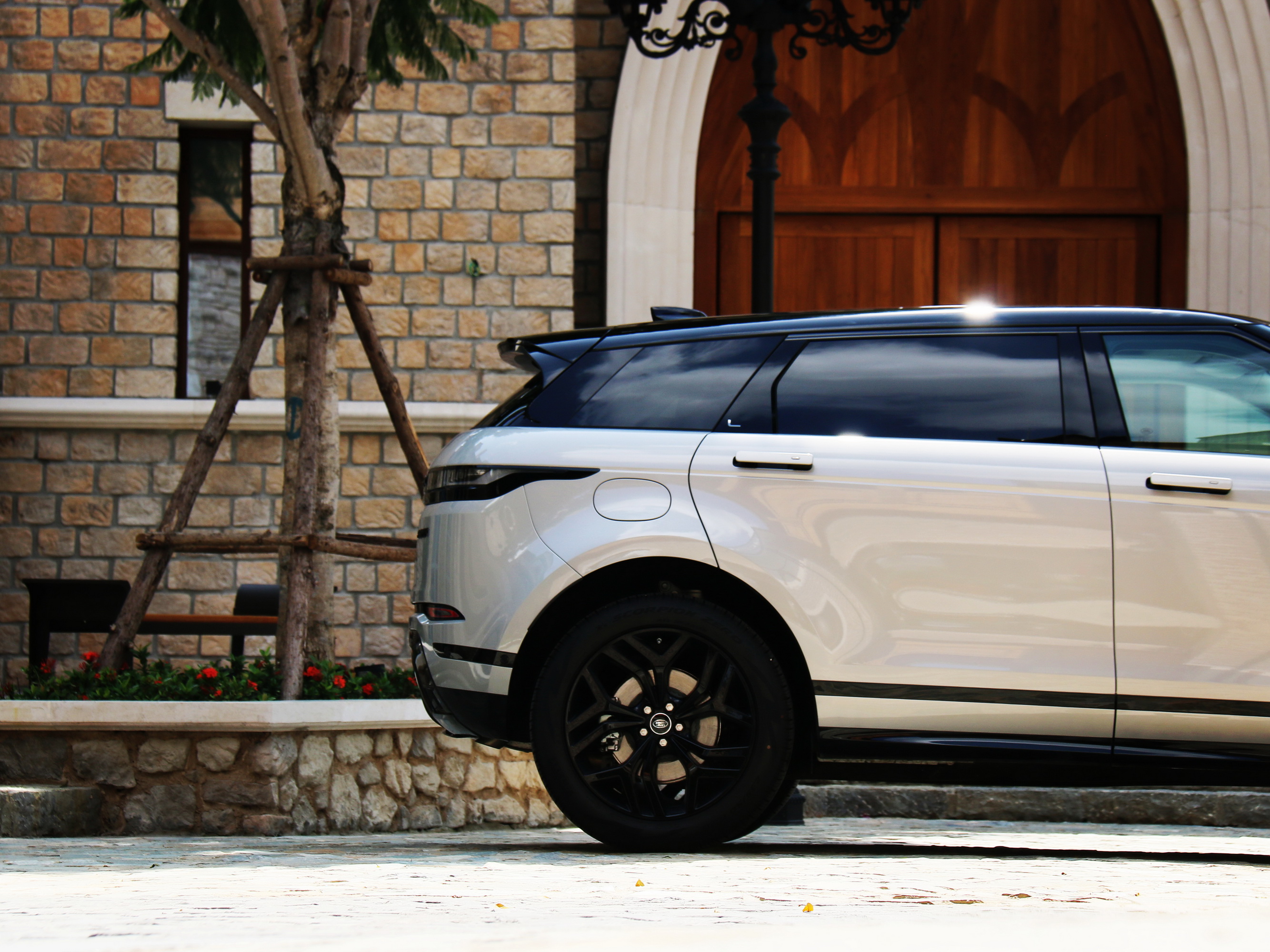 路虎揽胜极光l怎么样值得购买吗,2022路虎揽胜极光l值得买么