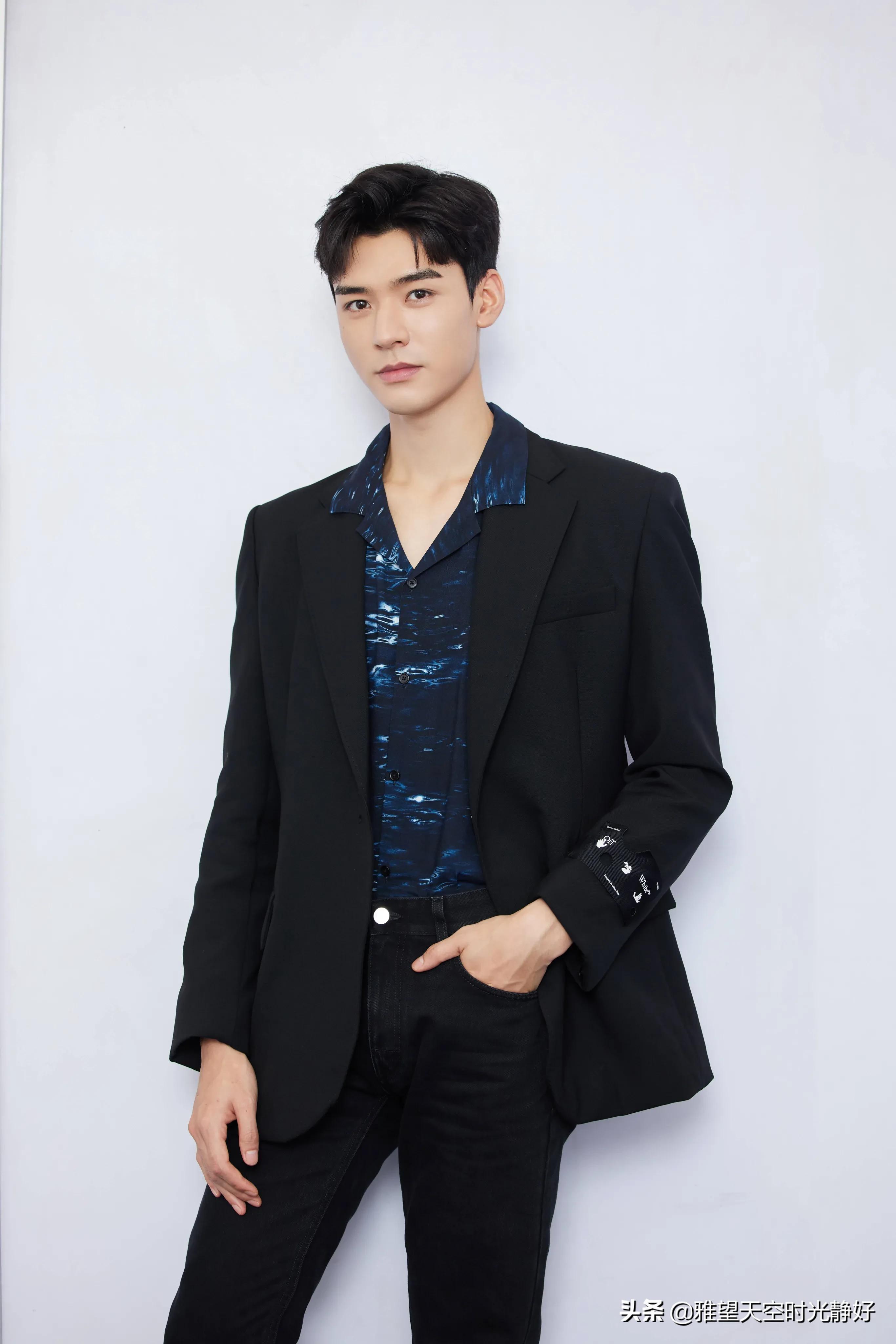 谁的笑容最治愈男明星,有没有治愈系笑容的男明星