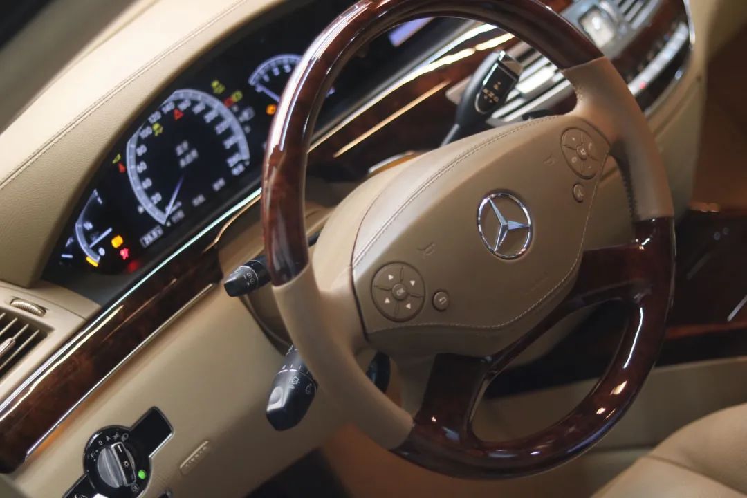 奔驰w221升级新款w222s450外观,老款奔驰w211e260翻新整备