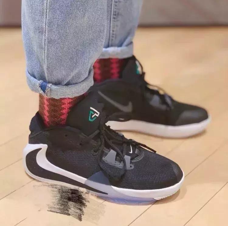 nba球星今日上脚库里,nba球星今日上脚球鞋