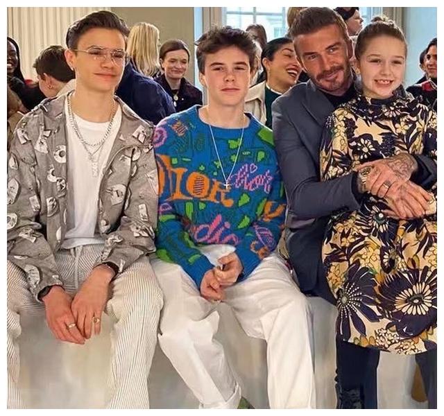 贝克汉姆小七奶娃,七公主出门不用走路