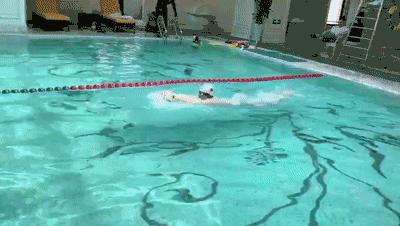 初学游泳有游泳圈,初学游泳浮起来了游不走